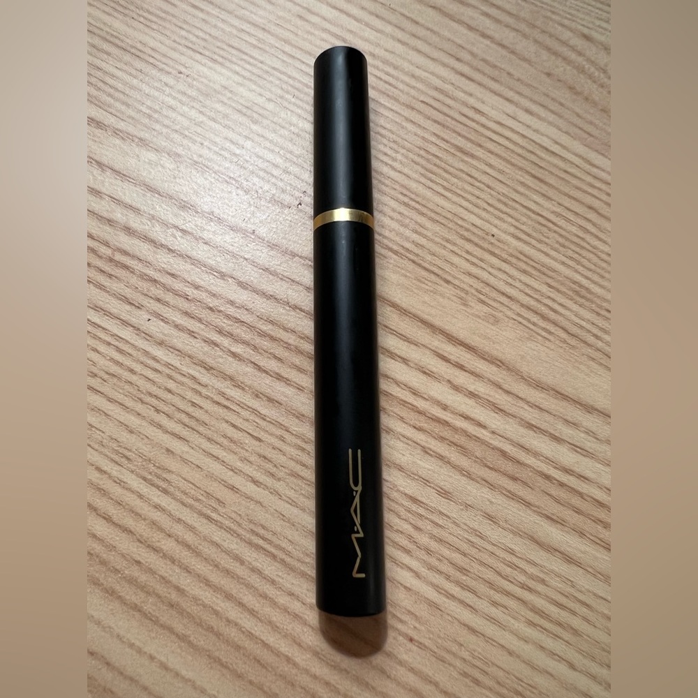 MAC Powder Kiss Velvet Blur Slim Stick Lipstick shade Peppery Pink